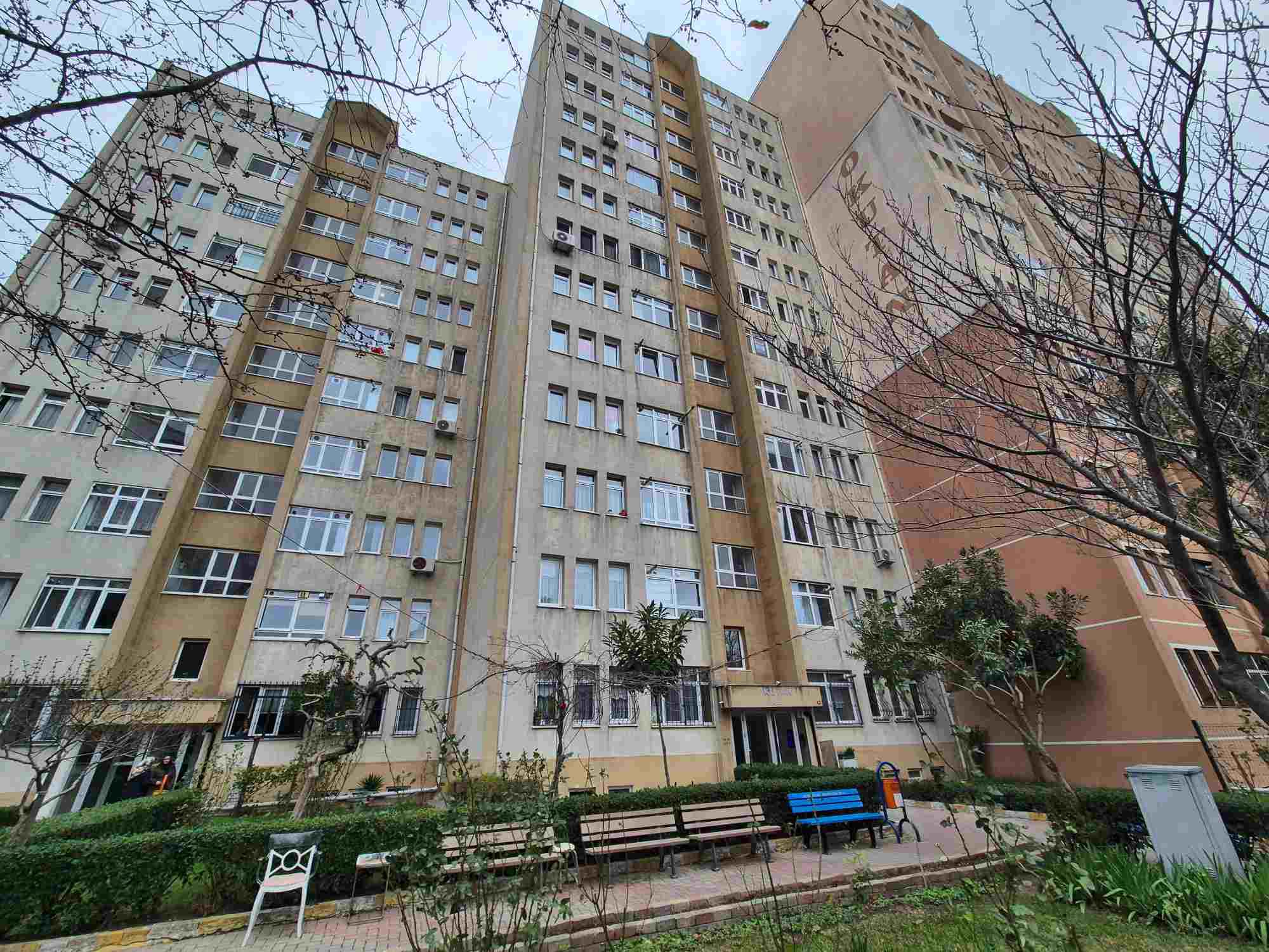 BEYLİKDÜZÜ BARIŞ MAH. MİGROS AVM ARKASI METROBÜSE 2 DK 3+1 SATILIK DAİRE