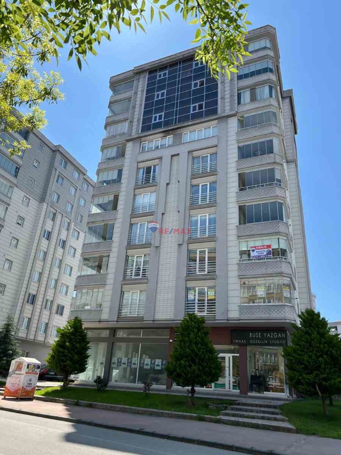 REMAX KUZEY'DEN CAĞALOĞLU'NA CEPHE 4+1 SİTE İÇİNDE KİRALIK DAİRE