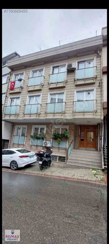 ÜSKÜDAR  ÜNALAN'DA FIRSAT FIYAT  KULLANIŞLI 1+1 SATILIK BAHCE KATI KIRACILI DAIRE