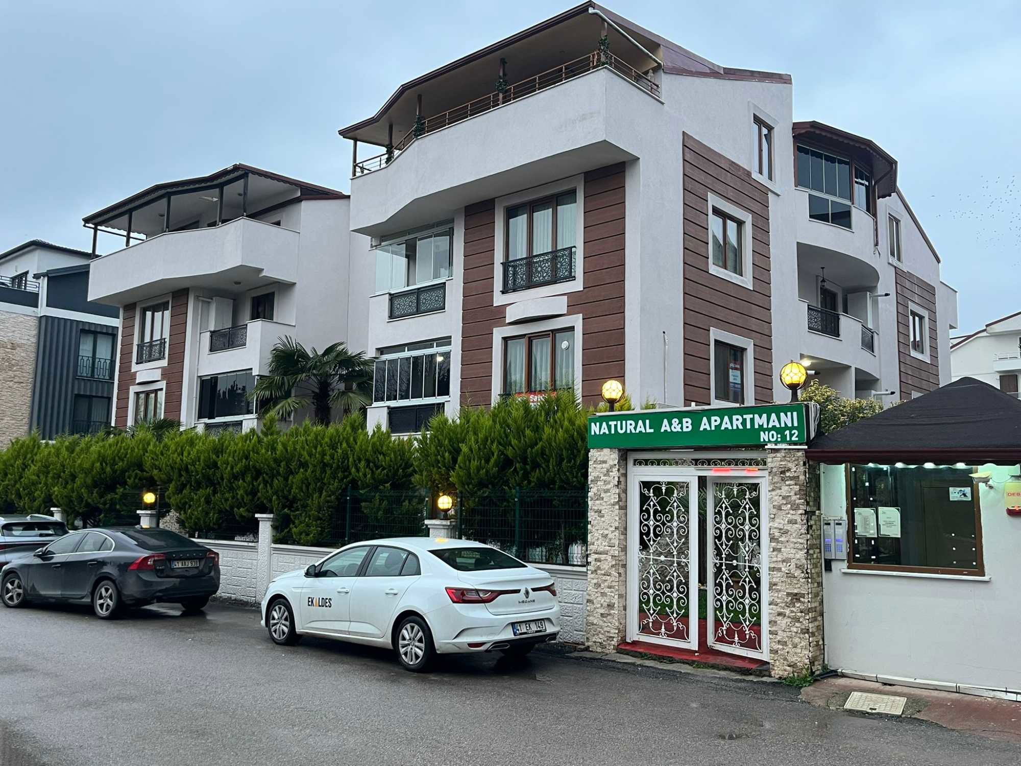 BAĞÇEŞME’DE HAVUZLU BUTİK SİTEDE SATILIK FERAH 3+1 DAİRE