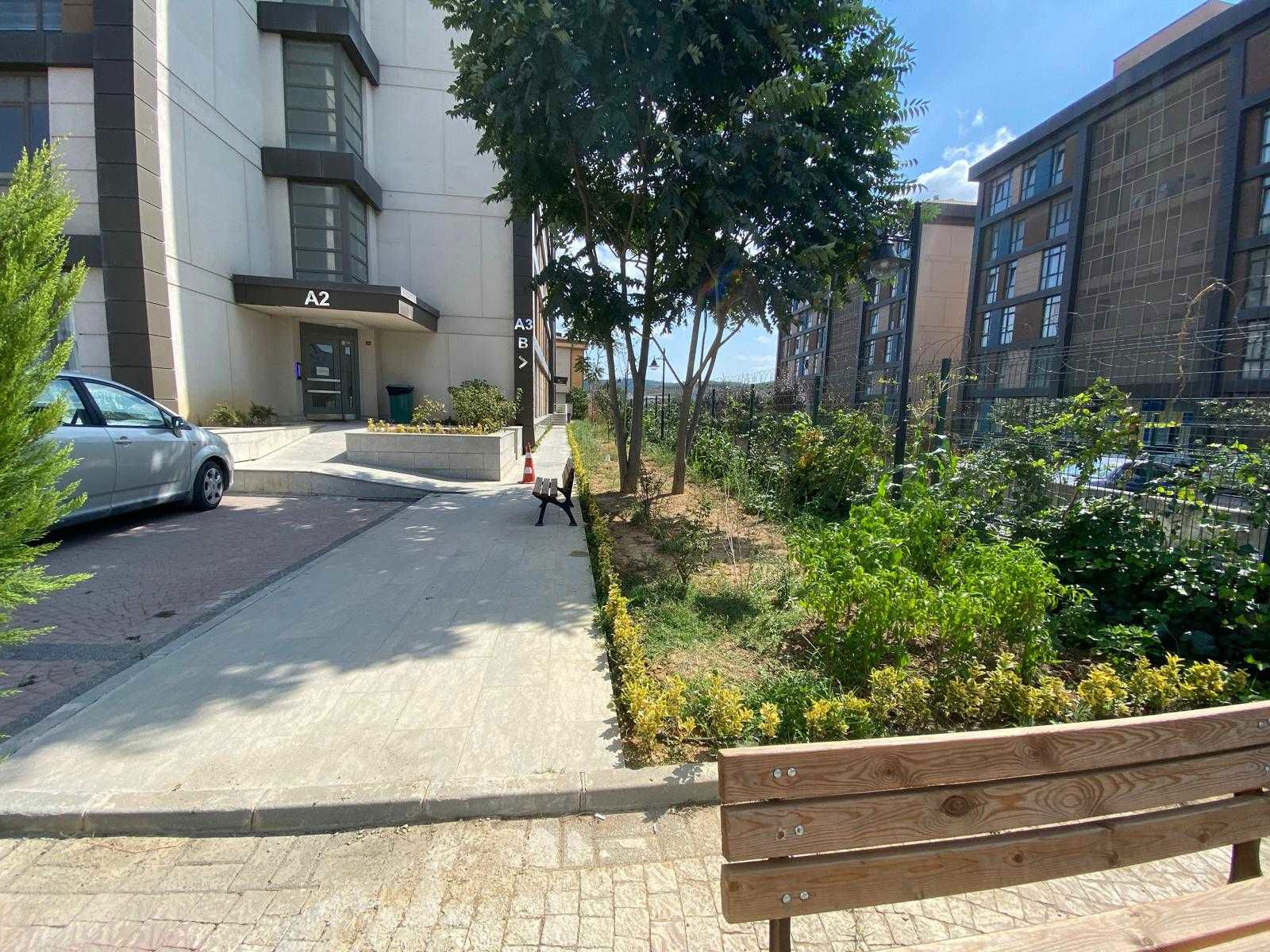 ARNAVUTKÖY NEO BOLLUCA 2 SITESI'NDE HAVUZ PEYZAJINA BAKAN 1+1 KİRALIK DAIRE