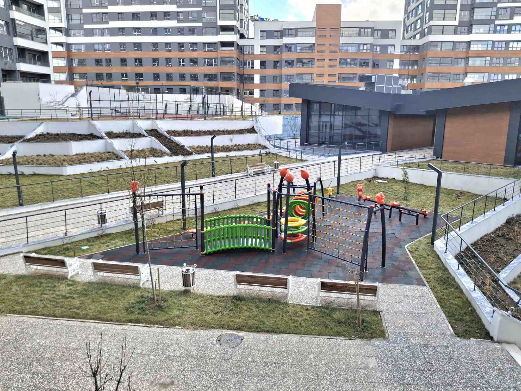 AKADİA İNCEK KAPALI BALKON PEYZAJ MANZARASI SOSYAL TESİSE YAKIN