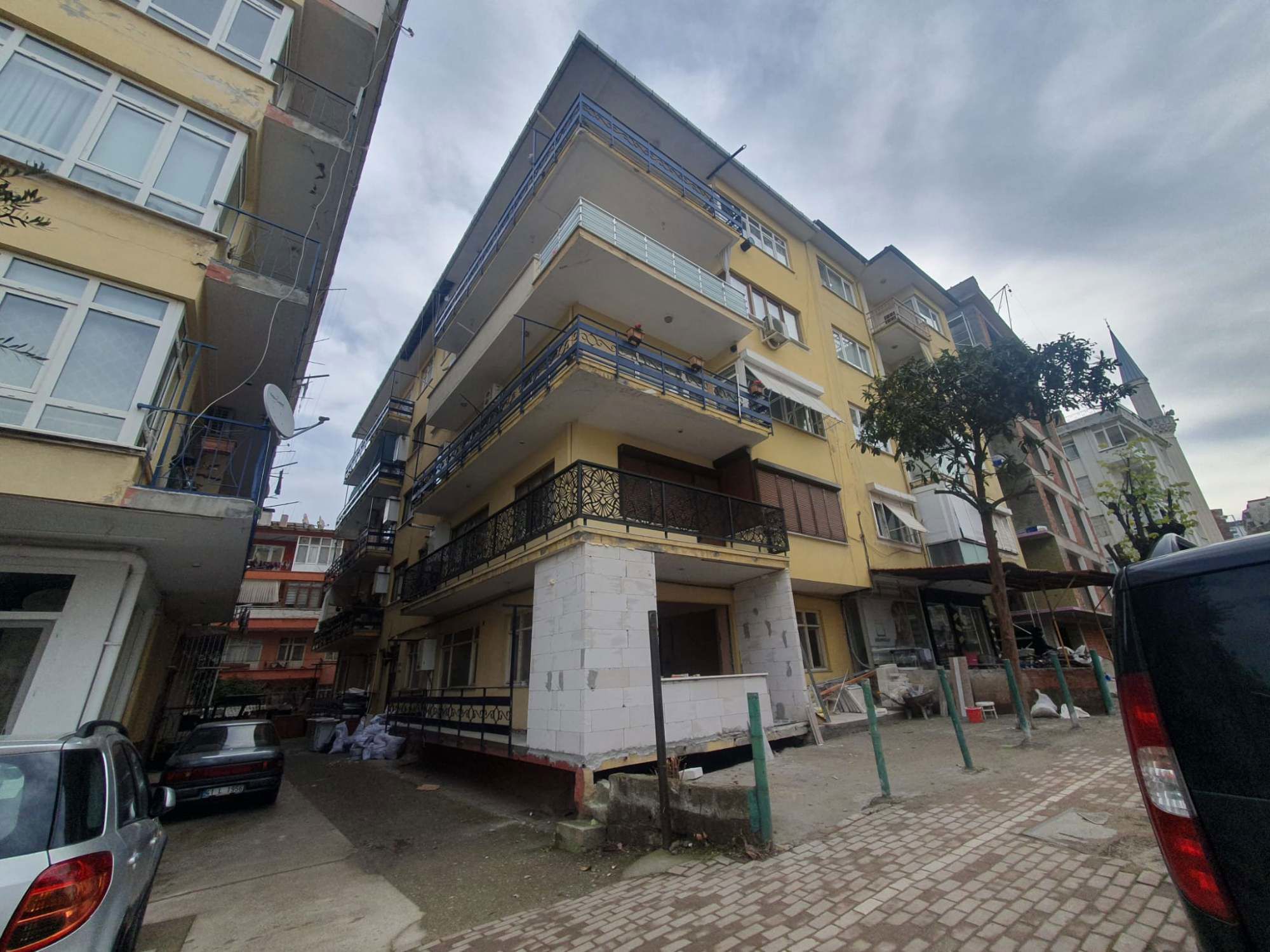 REMAX FREKANS'TAN SAHİLE YAKIN KONUMDA 2+1 EŞYALI KİRALIK DAİRE