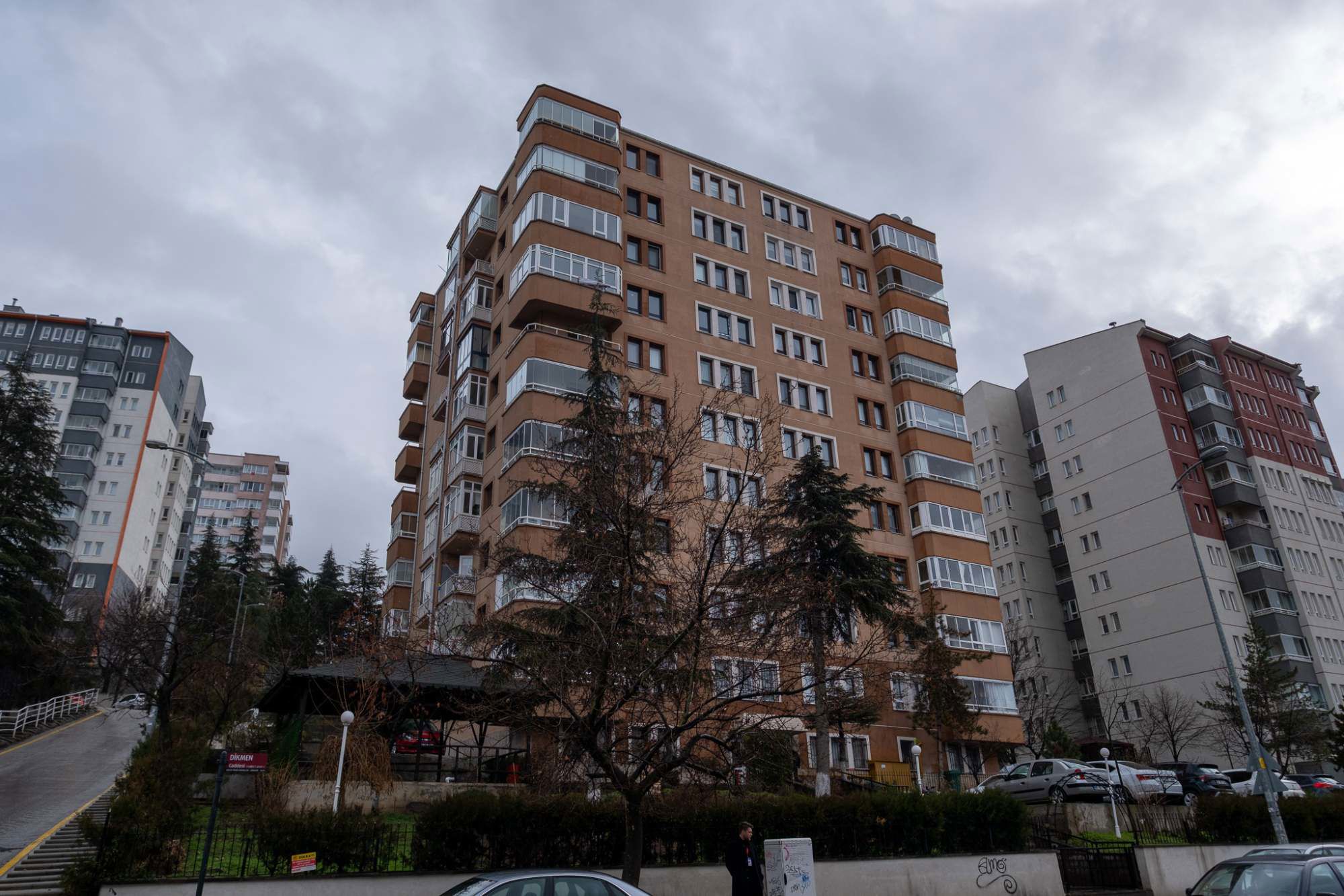 DIKMEN CADDESI ÜZERINDE | BOŞ | OTOPARKLI | ASANSÖRLÜ 3+1