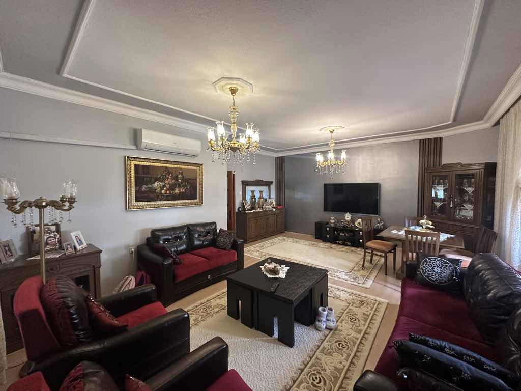 ESKİ HİSARDA SATILIK 3+1 DAİRE