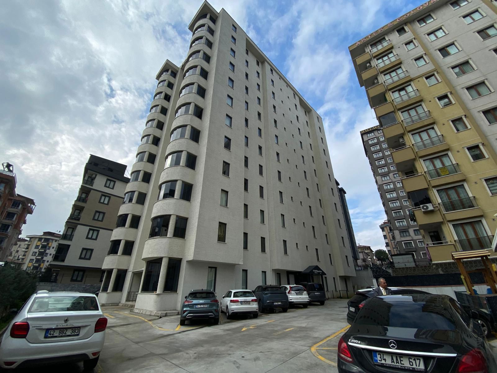REMAX ASHILL İNKILAP MAH. SEVIMLIBAHÇE EVLERI 3+1 SATILIK DAIRE