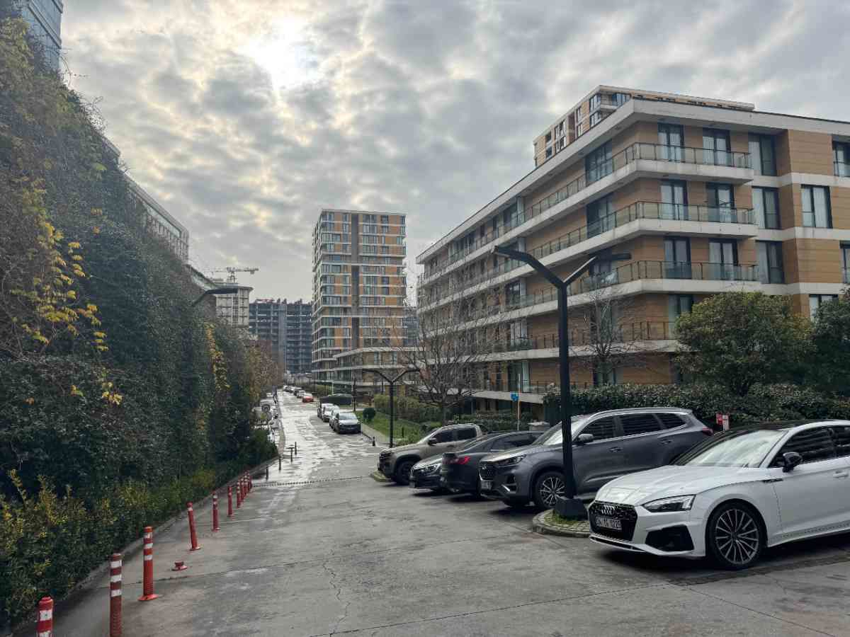 BAHÇELİEVLER'İN EN GÖZDE SİTESİ İSTWEST'DE 1+0 FIRSAT DAİRE