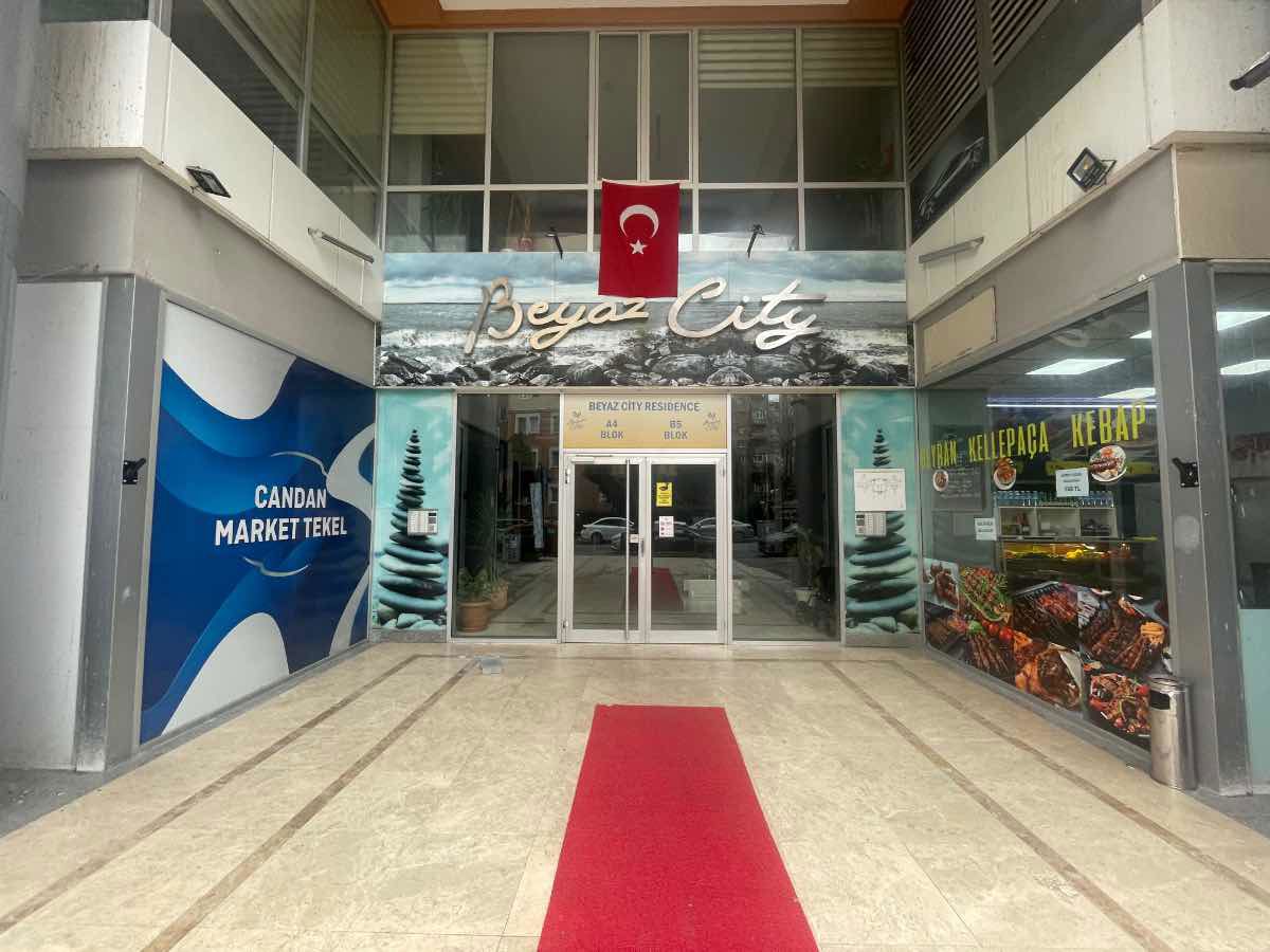 BEYLİKDÜZÜ BEYAZ CTIY RESİDANCE'DE SATILIK 2+1 DAİRE