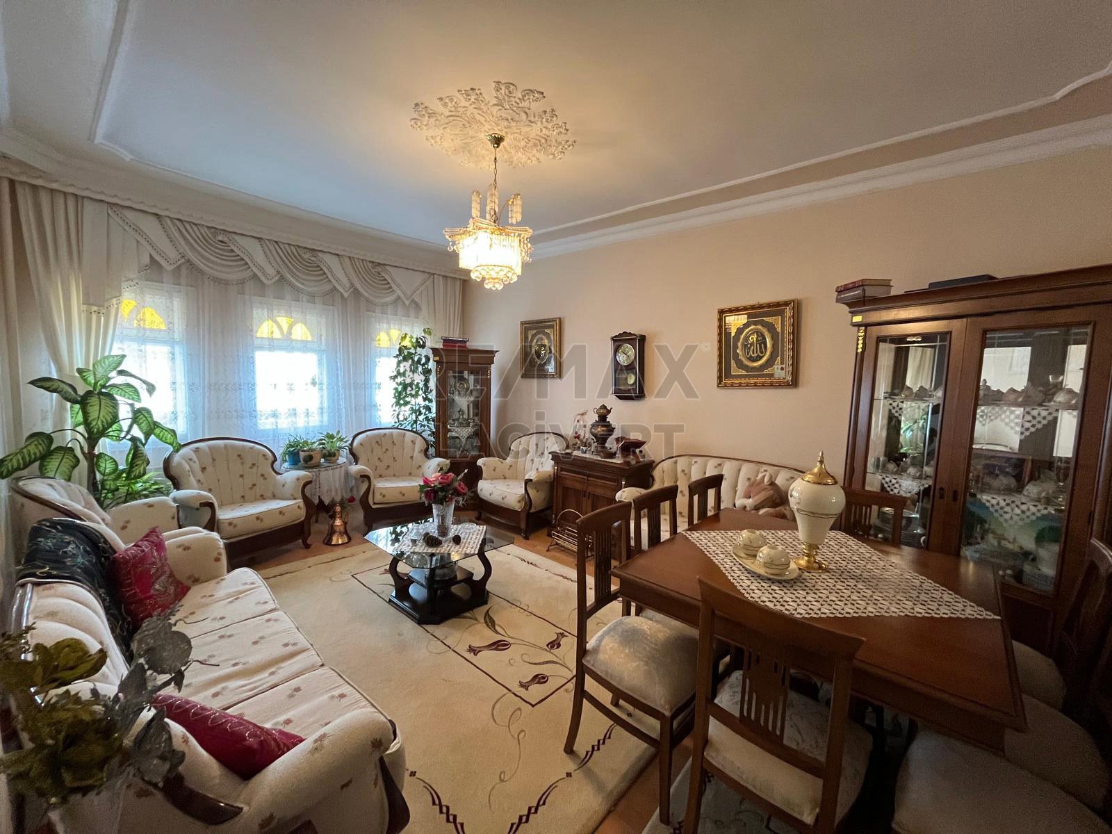 REMAX LACİVERT'TEN ABDURAHMAN GAZİ DE SATILIK BODRUM KAT