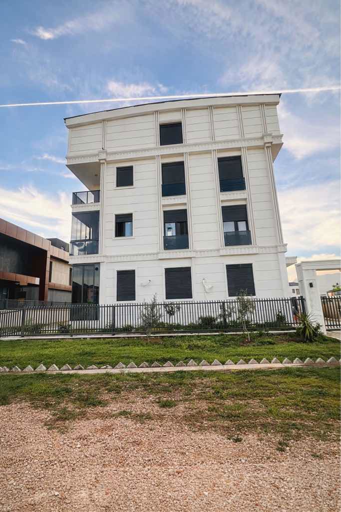 CADDE ÜZERİ 2+1 DAİRE