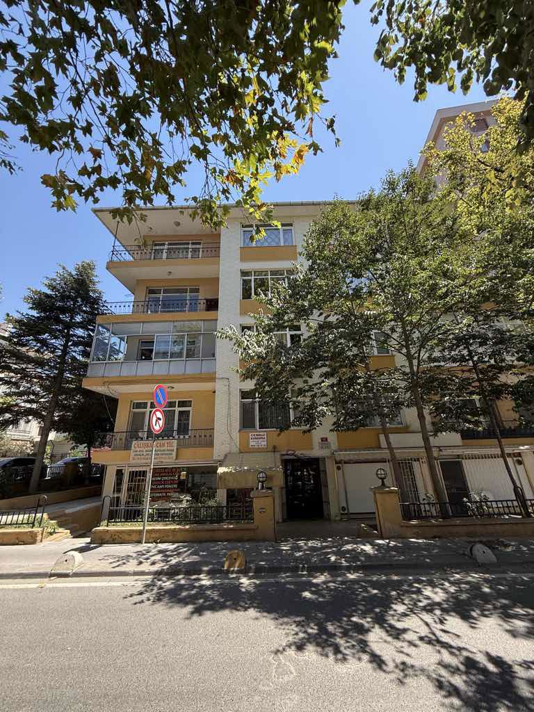 FENERYOLU’NDA GENİŞ 3+1 SATILIK