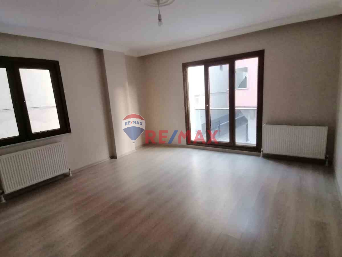 KAVAKPINAR'DA MERKEZİ KONUMDA KAPALI OTOPARKLI KİRALIK 3+1 DAİRE