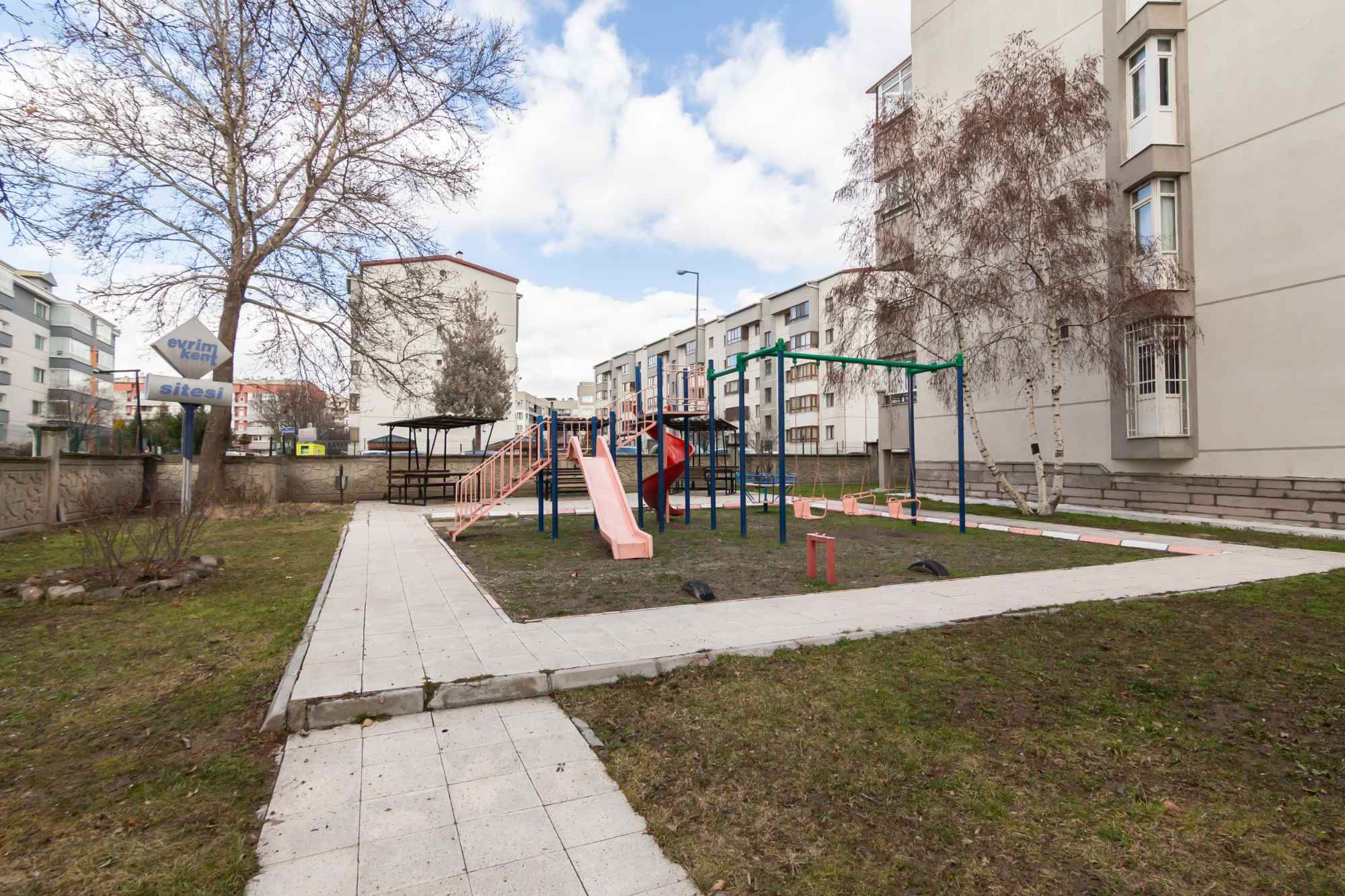EVRIMKENT SITESI 3+1 SATILIK DAIRE