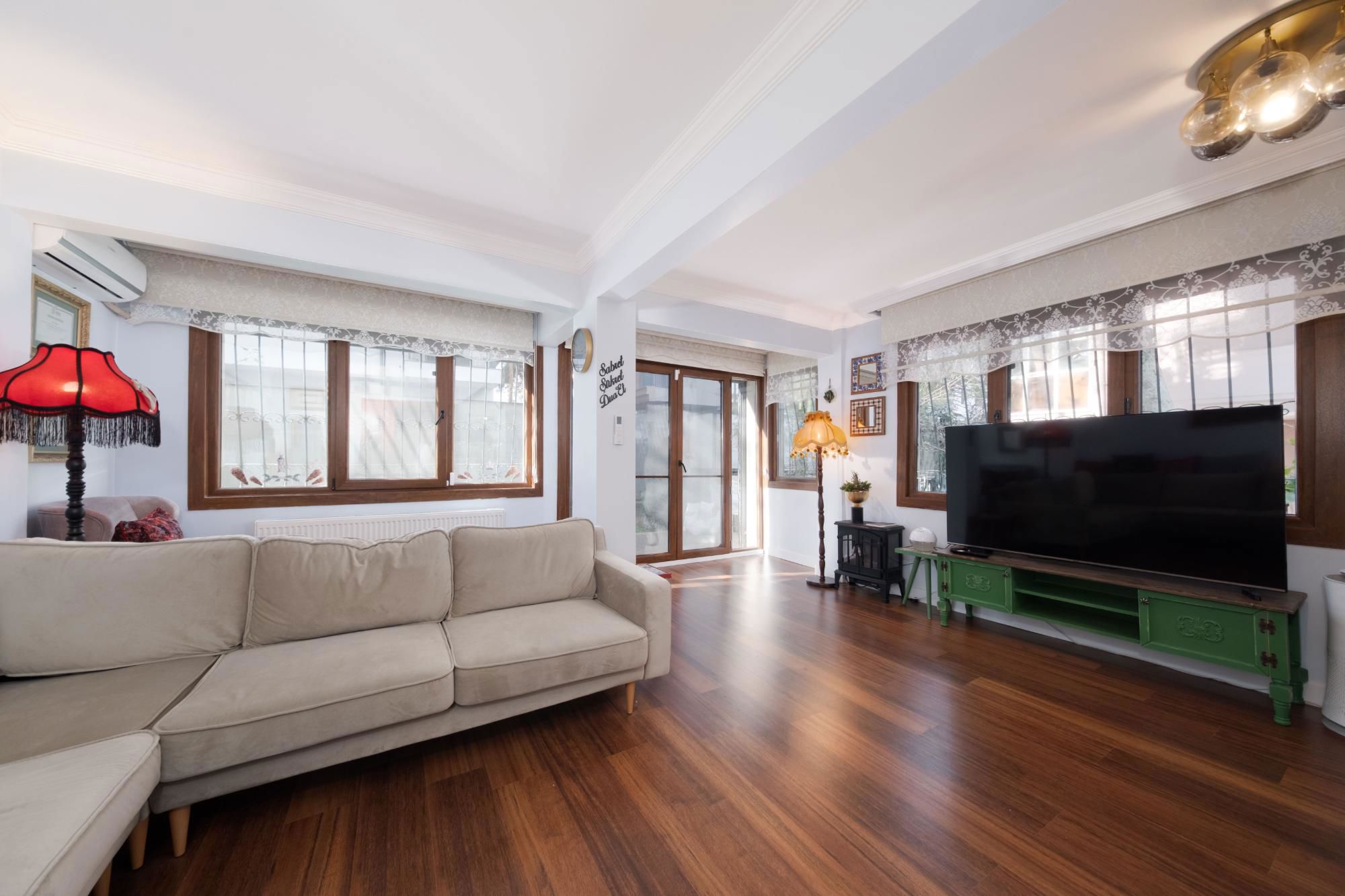 ETİLER'DE YENİLENMİŞ 2+1 BAHÇELİ GİRİŞ KAT DAİRE