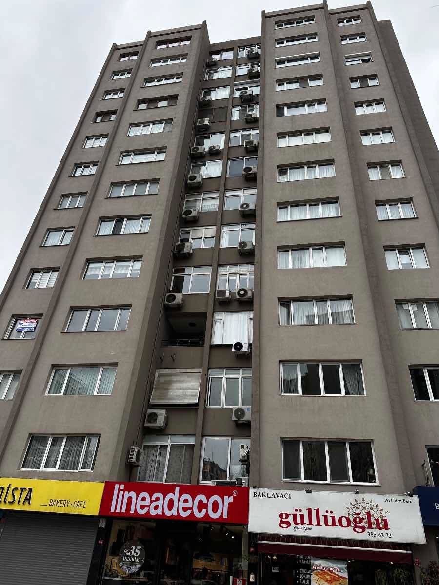 SAHRAYICEDİT ATATÜRK CAD'DE DİLKUM SİTESİ SATILIK BALKONLU GENİŞ 3+1 ARA KAT BOŞ
