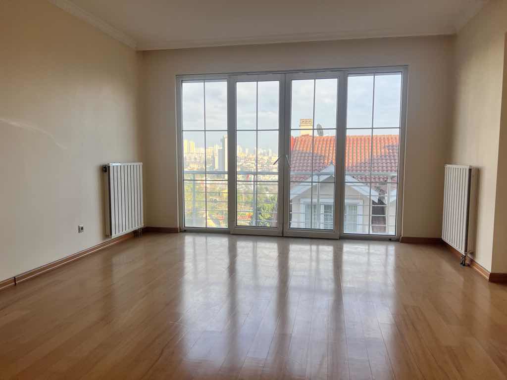 BAHÇEŞEHİR SAKLIBAHÇE AVRUPA KONAKLARINDA KİRALIK TRİPLEX VİLLA