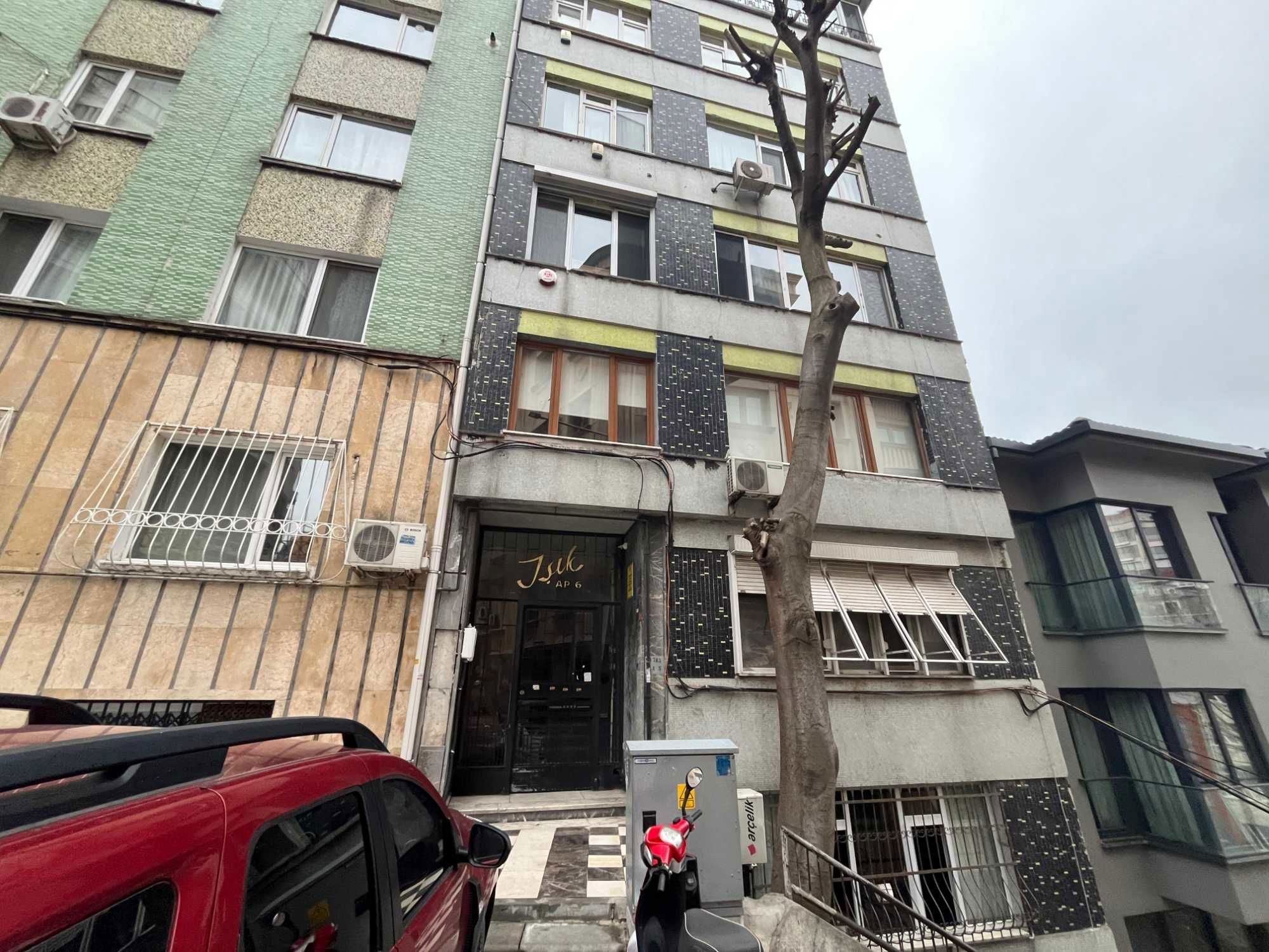 TAKSİM GÜMÜŞSUYU'NDA SATILIK 2+1 DAİRE