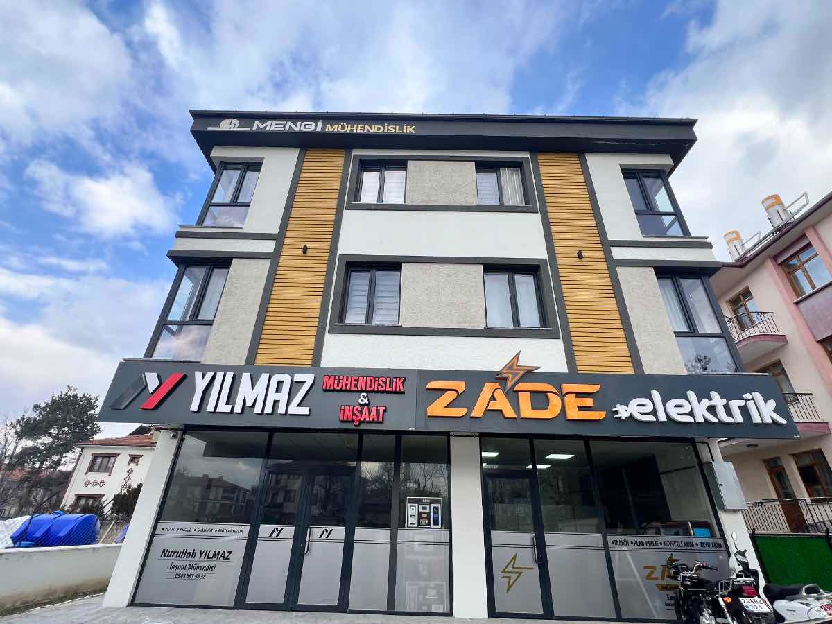 REMAX DEM'DEN MERKEZDE KİRACILI SATILIK 2+0 FIRSAT DAİRE
