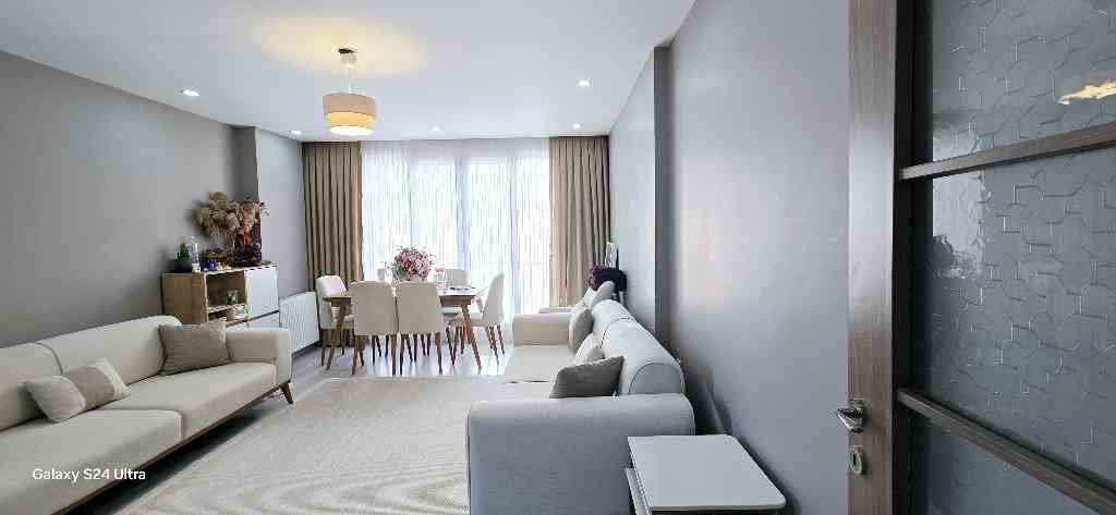 ÖZLEM ÖZSOY’DAN GÜNIŞIĞI SİTESİ’NDE FIRSAT SATILIK 2+1 DAİRE