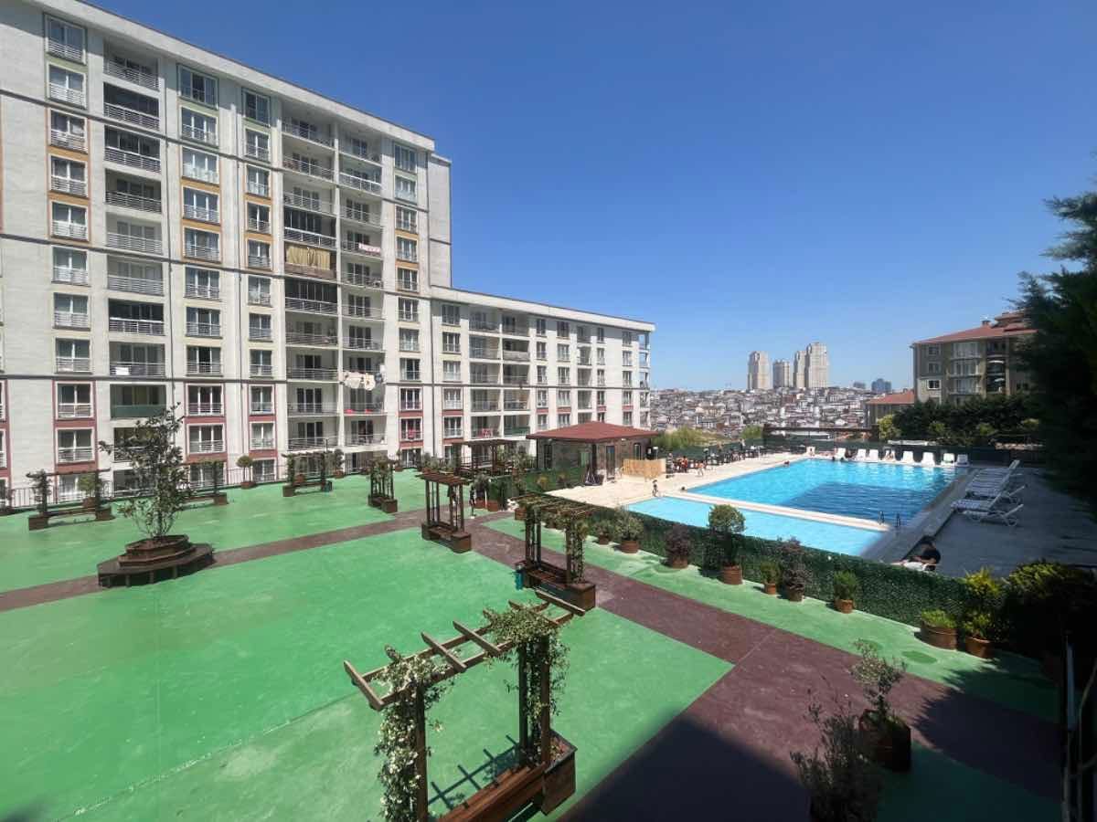 HİLL İSTANBUL KONAKLARINDA METROBÜSE 15 DK 2+1 KİRALIK BOŞ DAİRE