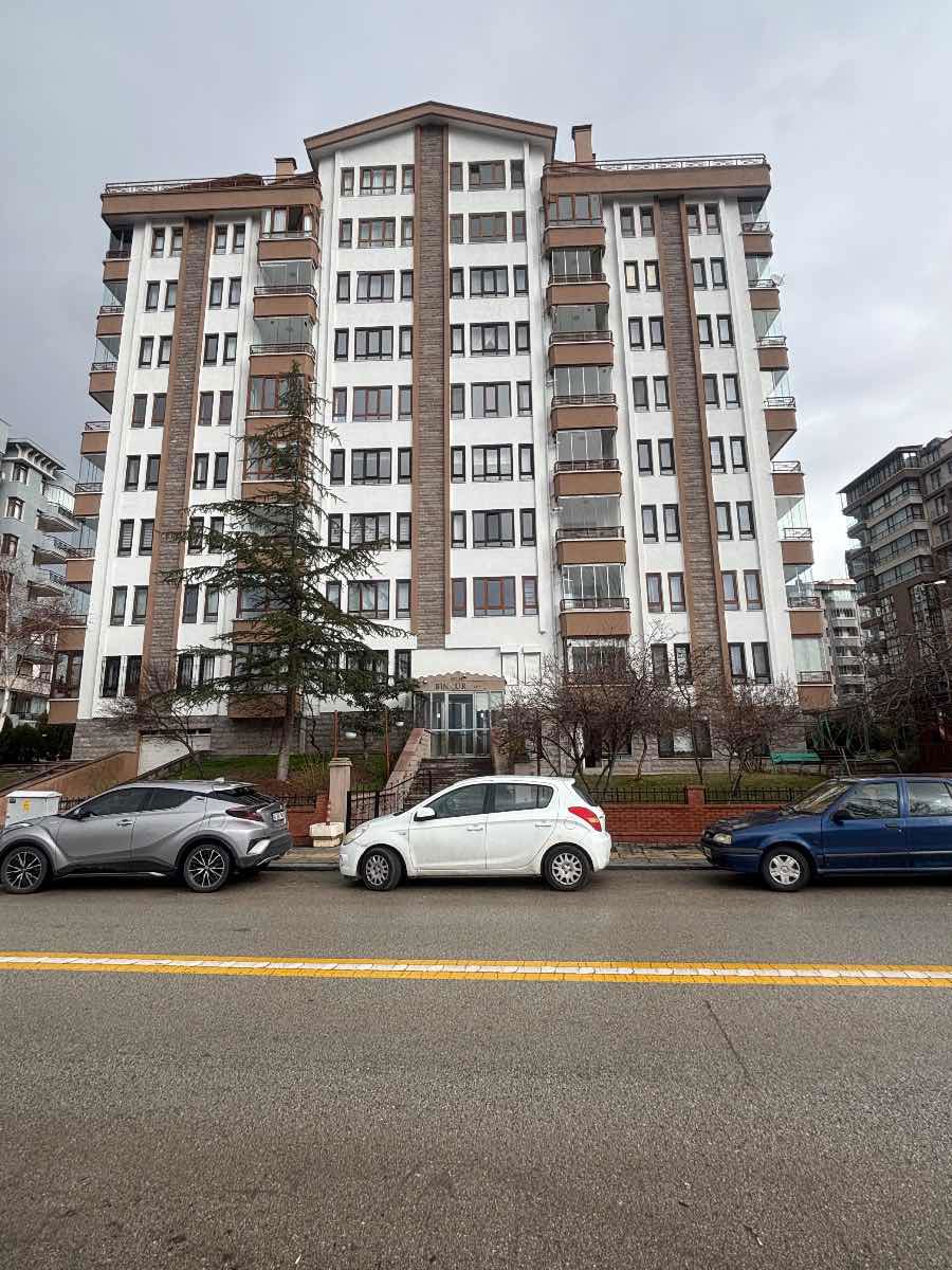 ÇUKURAMBARDA MERKEZI KONUMDA 4+1 FERAH SATILIK DAIRE