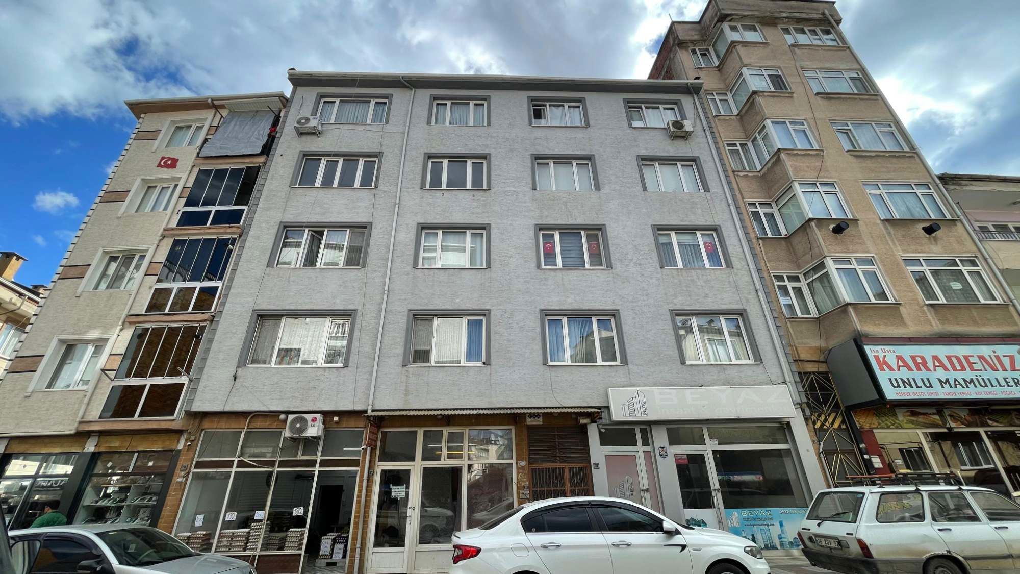 İNEGÖL SİNANBEY'DE ZAFER CADDESİ ÜZERİ, ATATÜRK ORTAOKULU YANI 2+1