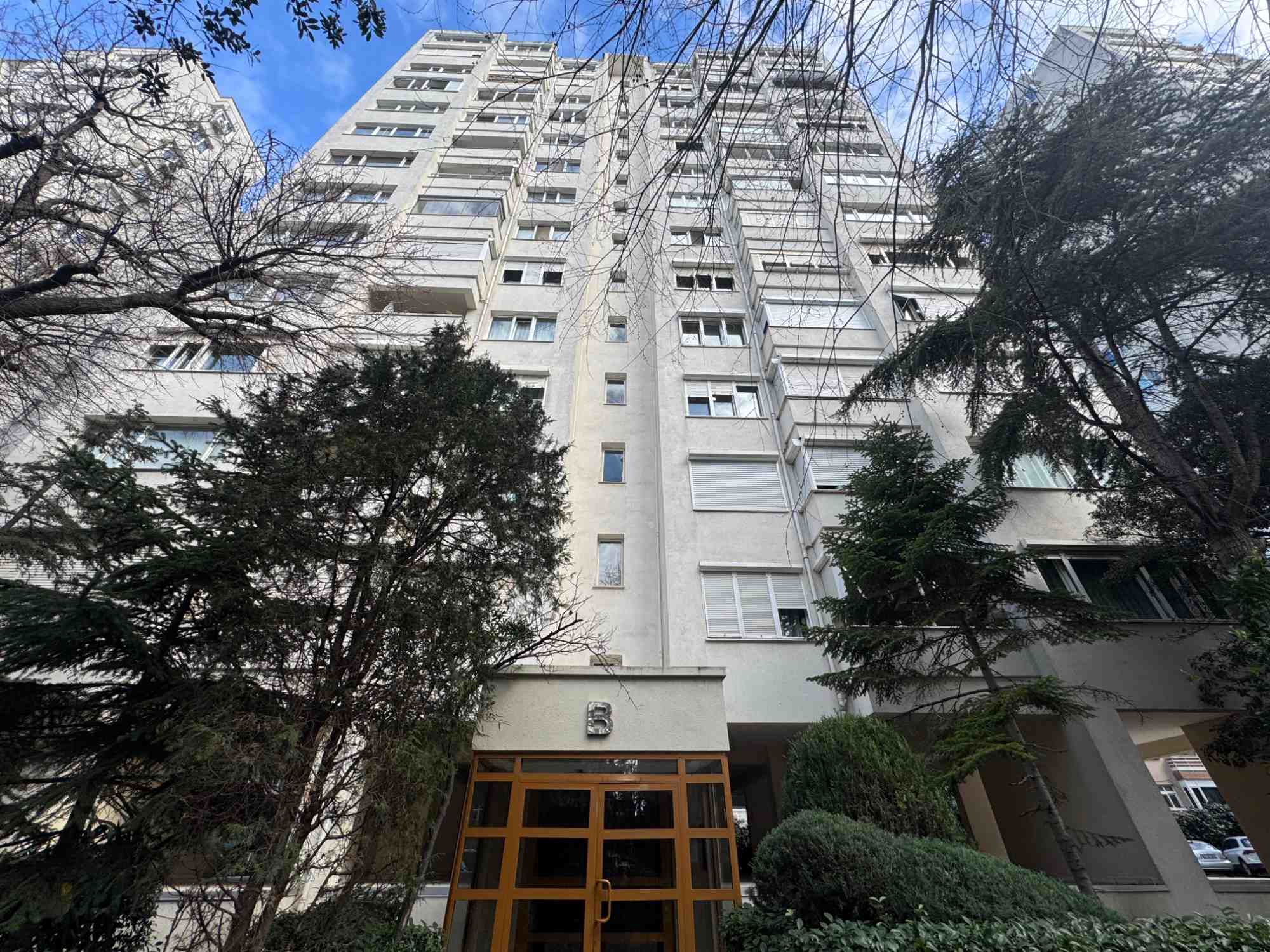 FENERYOLU SEPAŞ SITESI’NDE GENIŞ 9. KATTA SATILIK 4+1 DAIRE