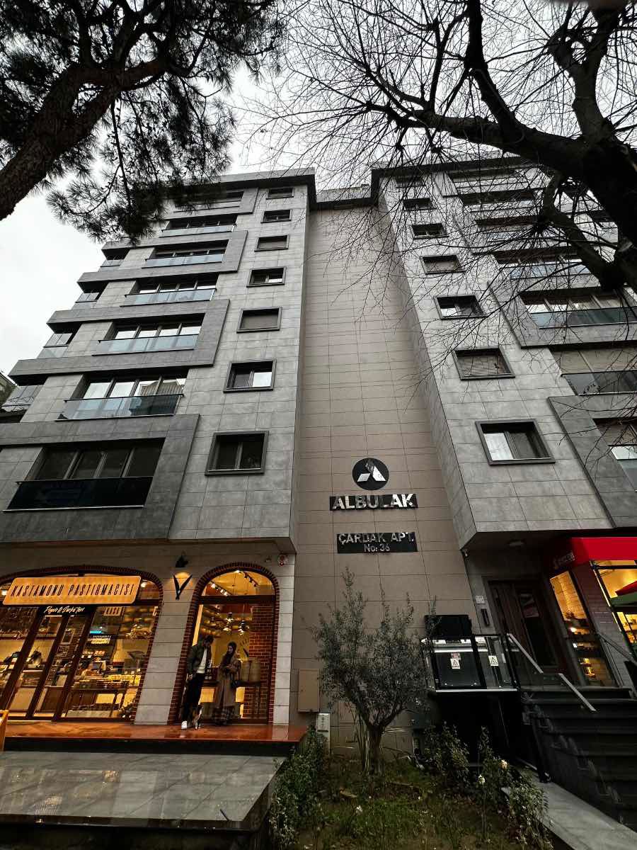 ERENKÖY ÖMERPAŞA'DA MODERN TERASLI BALKONLU KIRALIK 3+1