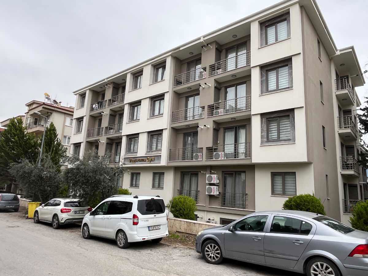 REMAX MODEN DEN ÜNİVERSİTE VE CAFELER BÖLGESINDE 1+1 SATILIK APART
