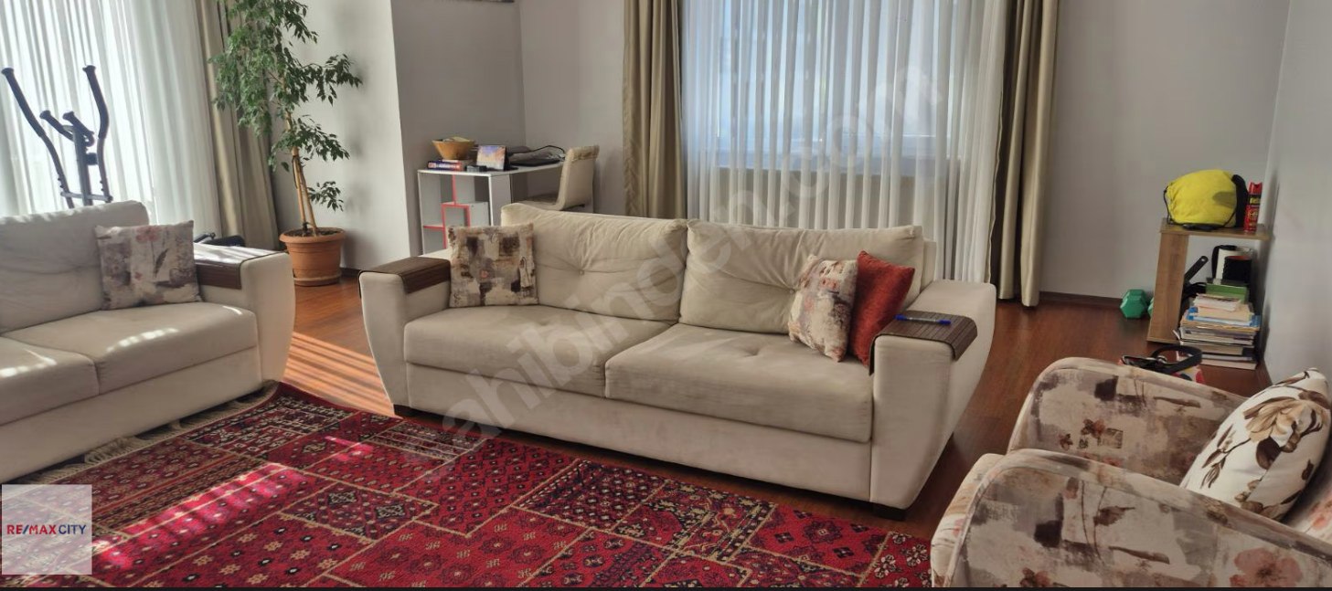 ŞERİFALİ BE-SA KONUTLARINDA SATILIK FIRSAT 4+1 DAİRE