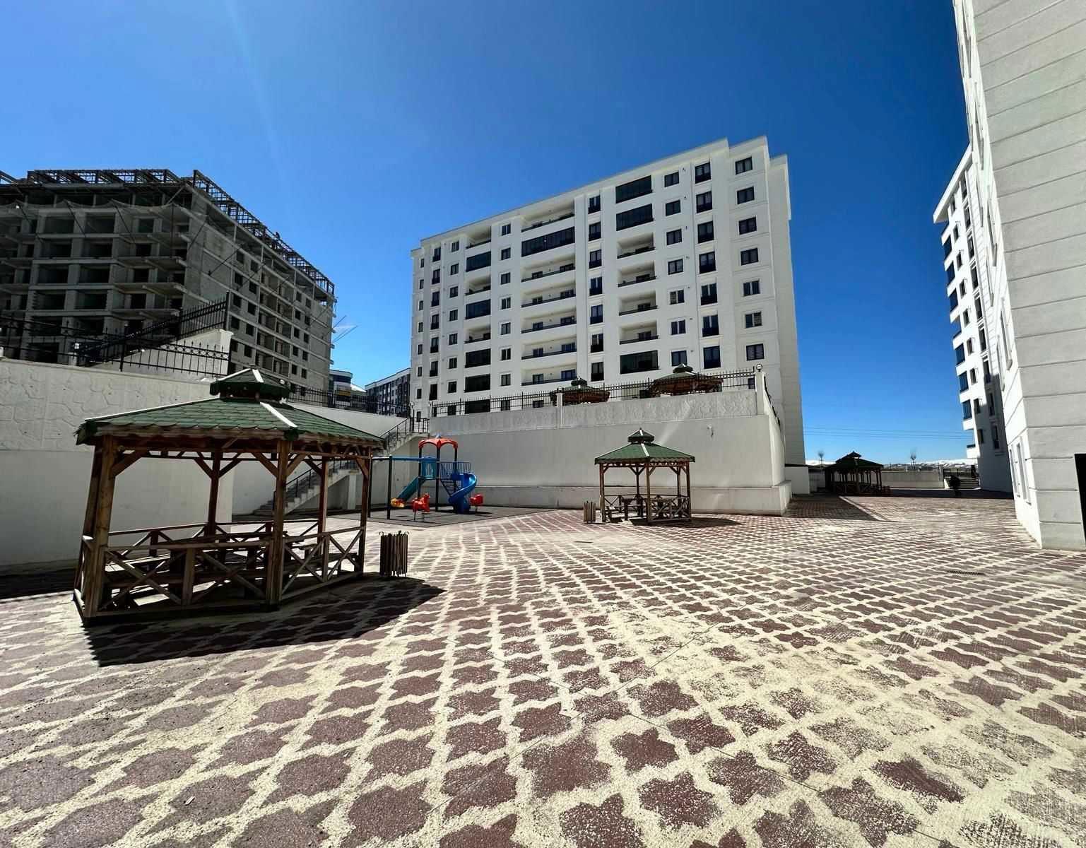 REMAX İLKE'DEN YILDIZKENT CİHAN GRUP'TA 4+1 KİRALIK LÜX DAİRE