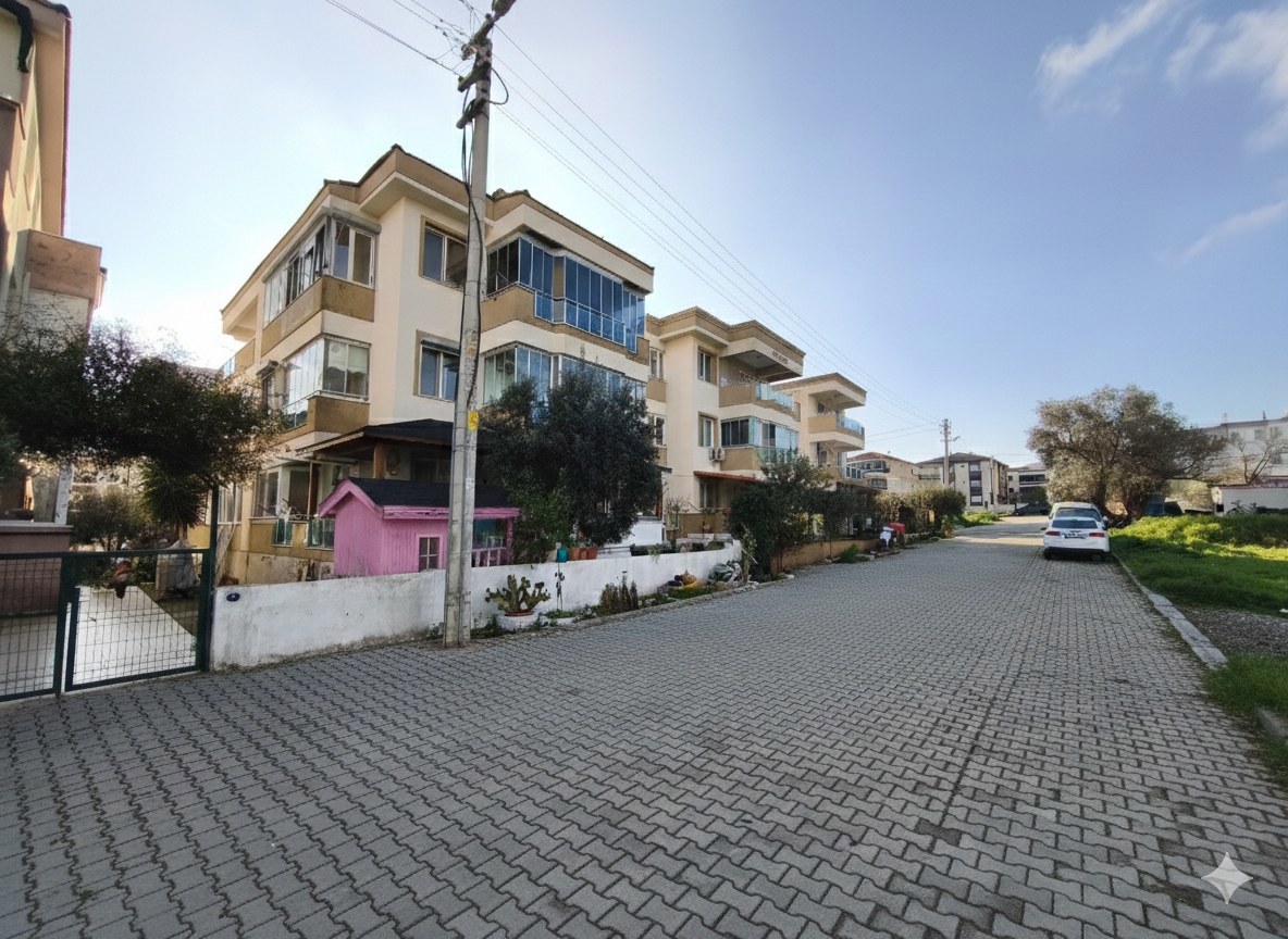 YENİFOÇA'DA BAHÇE KEYFİ SUNAN MÜSTAKİL TADINDA DAİRE