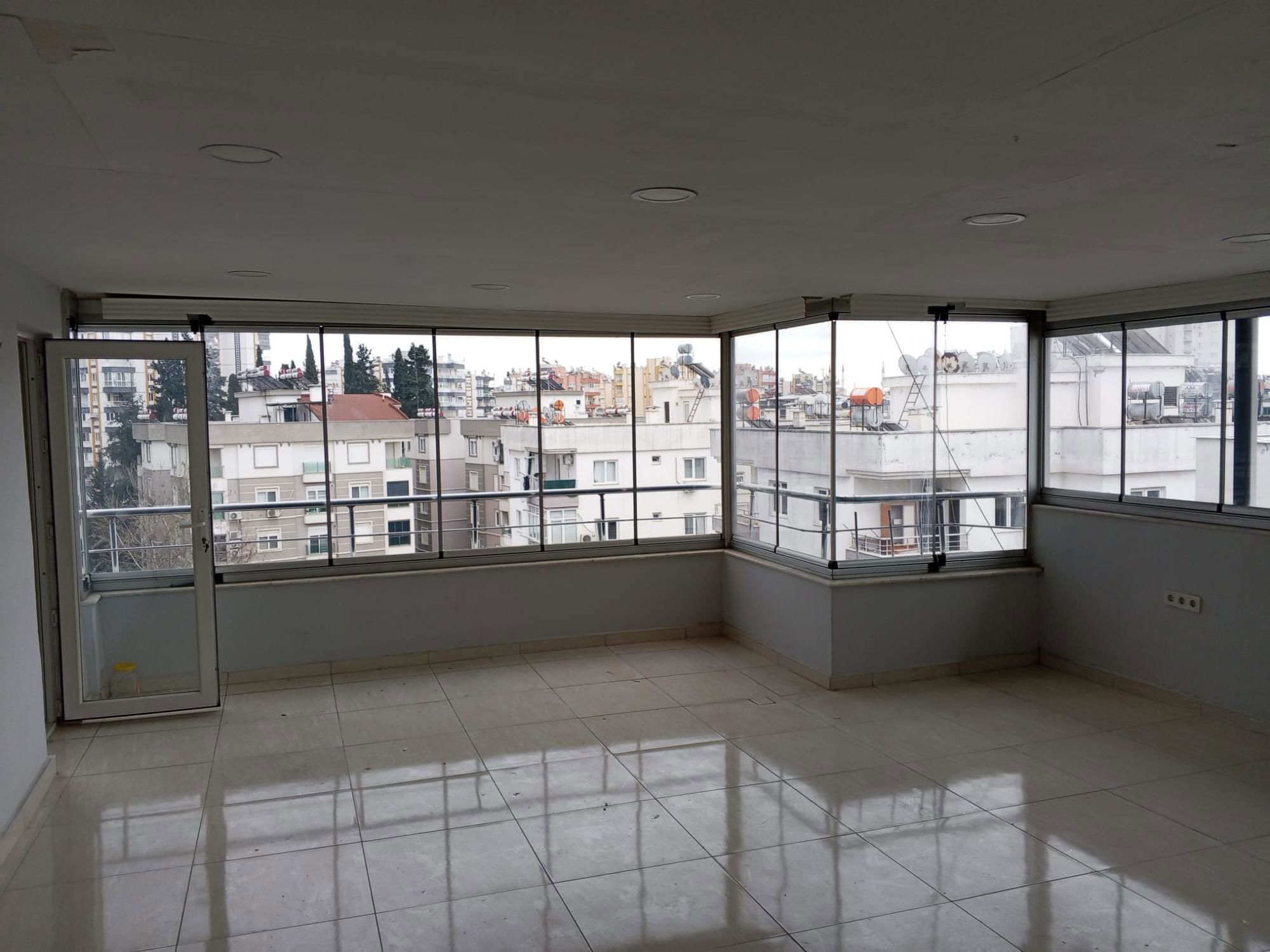 YENİGÜN MAHALLESİ'NDE TEK DAİRE FİYATINA BÖLÜNEBİLİR 5+1 DUBLEX DAİRE