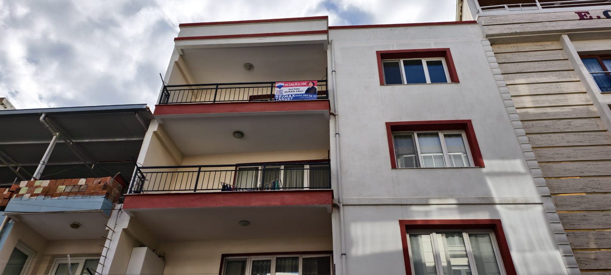 MENEMEN ISMET INÖNÜ MAH. DOĞALGAZLI, GENIŞ, AILE APARTMANINDA KIRALIK 3+1 DAIRE