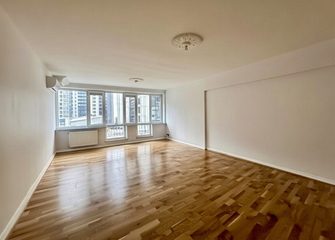 REMAX BEYAZ BEŞEVLER CADDESİ ÜZERİ 3+1 ARAKAT KÖŞE DAİRE