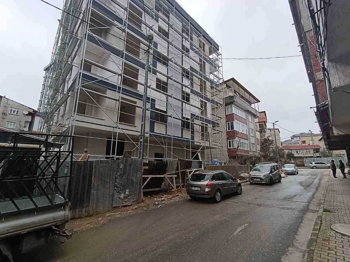 BATTALGAZİ MAHALLESİNDE YENİ BİNADA KREDİYE UYGUN AÇIK OTOPARKLI FERAH 2+1 DAİRE