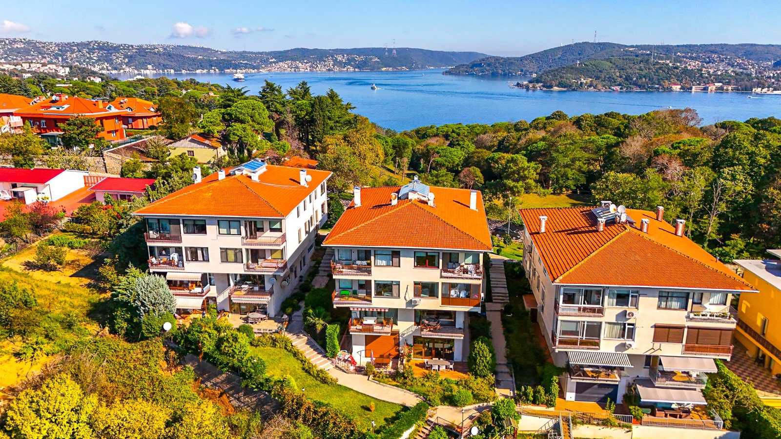 YENİKÖY’DE SİTE İÇİNDE KİRALIK 4+1 | 250 M² BOĞAZ MANZARALI BAHÇE DUBLEKS