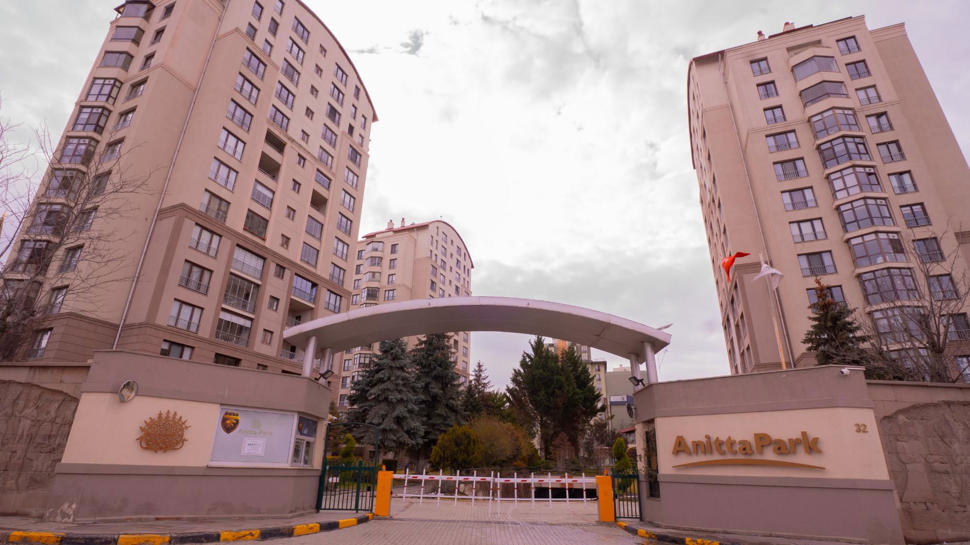 ÇAYYOLU ANİTTA PARK'TA, ARA KATTA SATILIK 4+1
