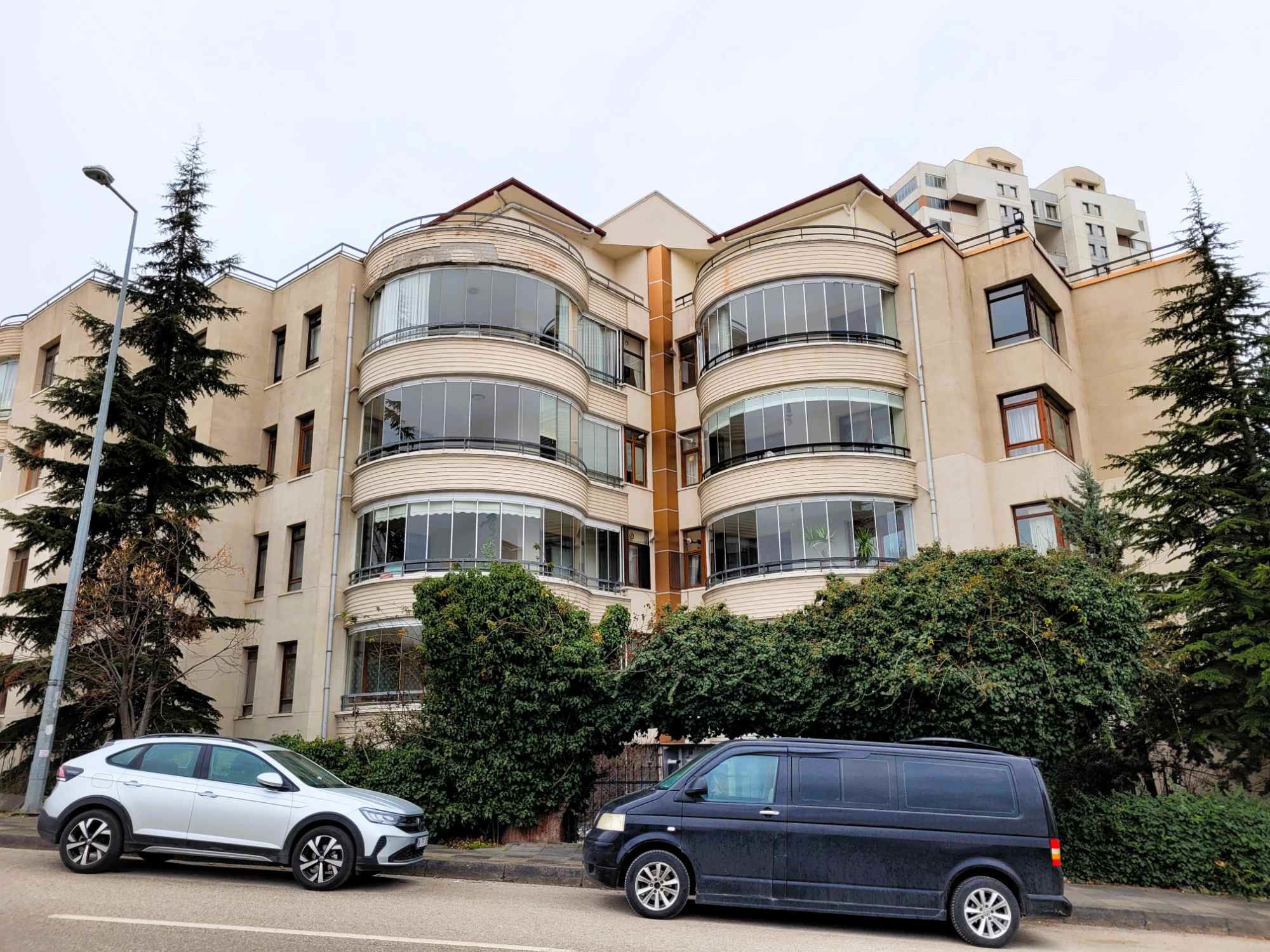 ÇUKURAMBAR BUDAPEŞTE CADDESİNDE 4+2 EŞYALI DUBLEKS DAİRE