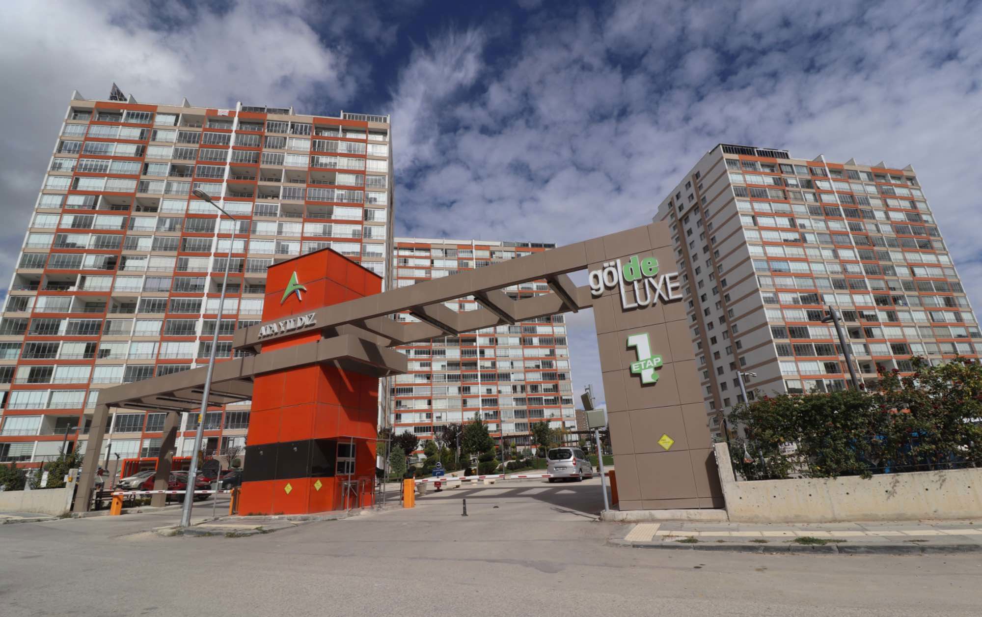 ATAYILDIZ GÖLDELUXE KONUTLARI'NDA CAM BALKONLU 1+1 KİRALIK DAİRE