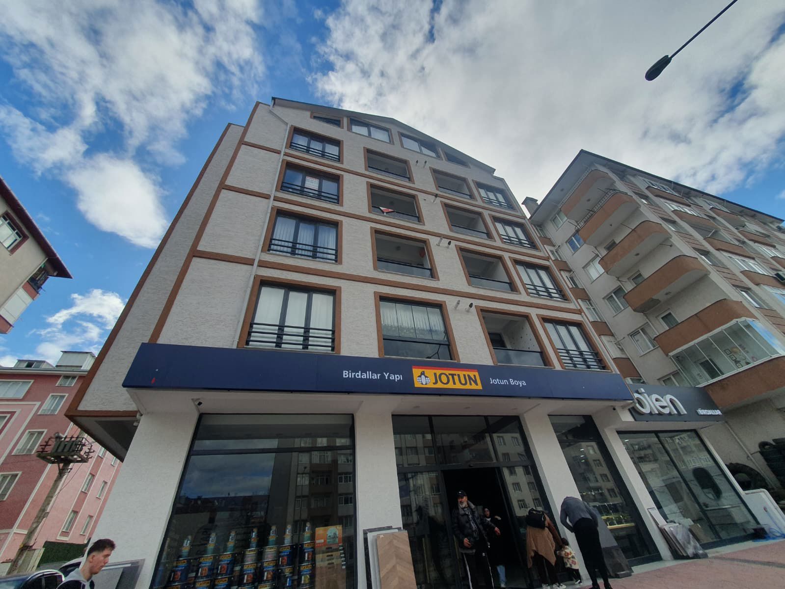 REMAX FREKANS'TAN ESKİ YOL ÜZERİ YENİ BİNADA 2+1 SATILIK DAİRE