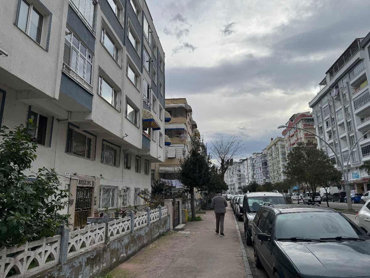 LIMAN MAHALLESI’NDE 3+1 ASANSÖRLÜ, ARA KAT, ÇIFT BALKONLU GENIŞ AILE DAIRESI – OTOPARKLI