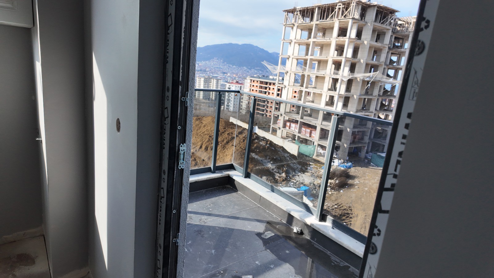 TERZİLİ MAHALLESİ’NDE SIFIR, SİTE İÇERİSİNDE 3+1 SATILIK DAİRE