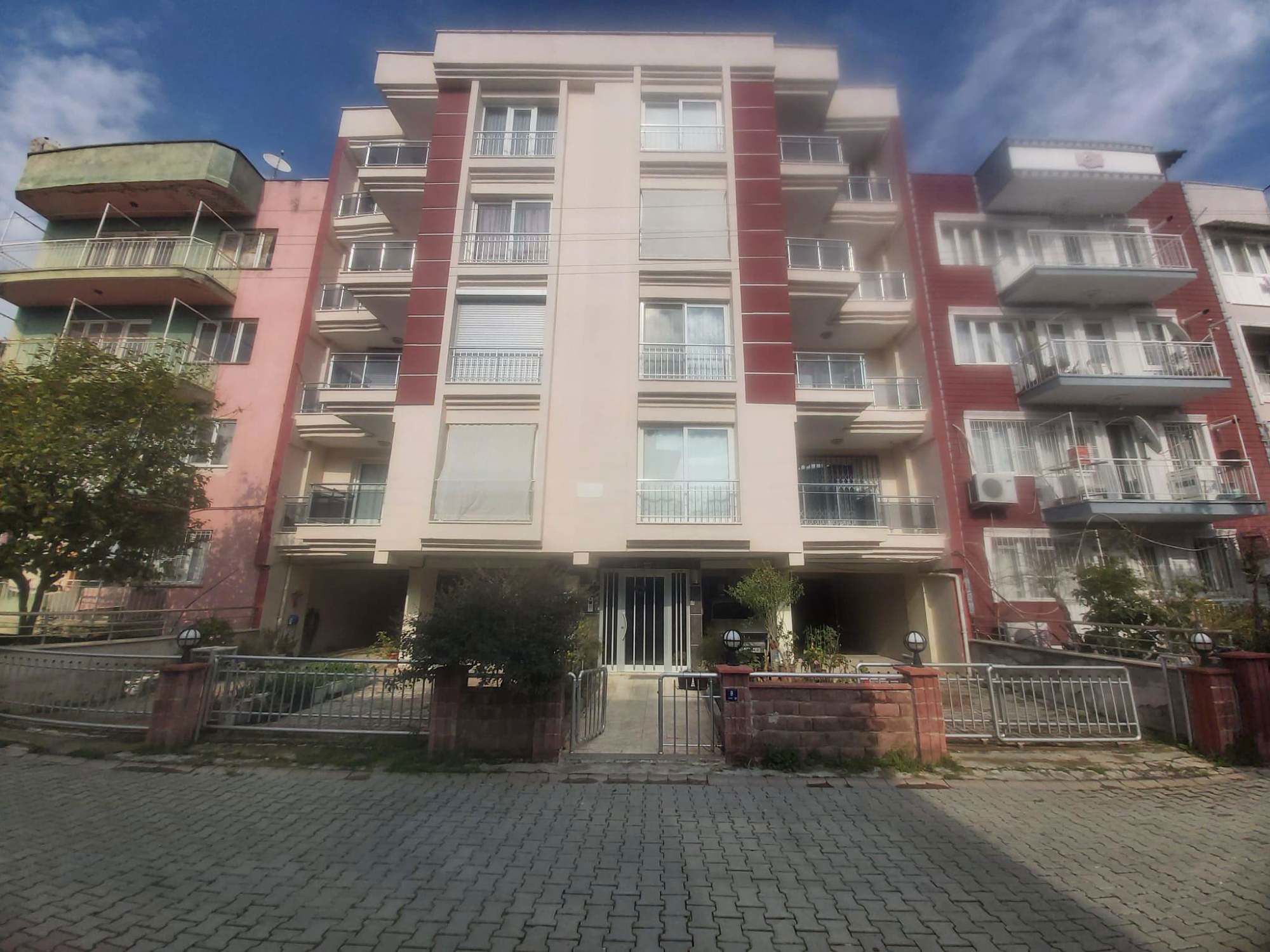 AYDIN EFELER MAHALLESINDE KİRALIK ARA KAT 3+1 DAİRE