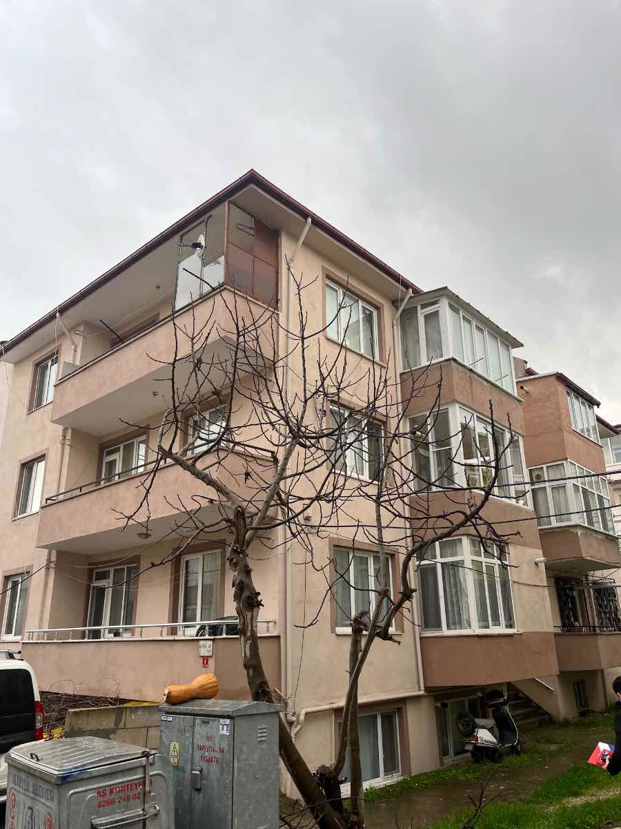 REMAX MIDDEN BAHÇELIEVLERDE SATILIK 2+1 DAIRE