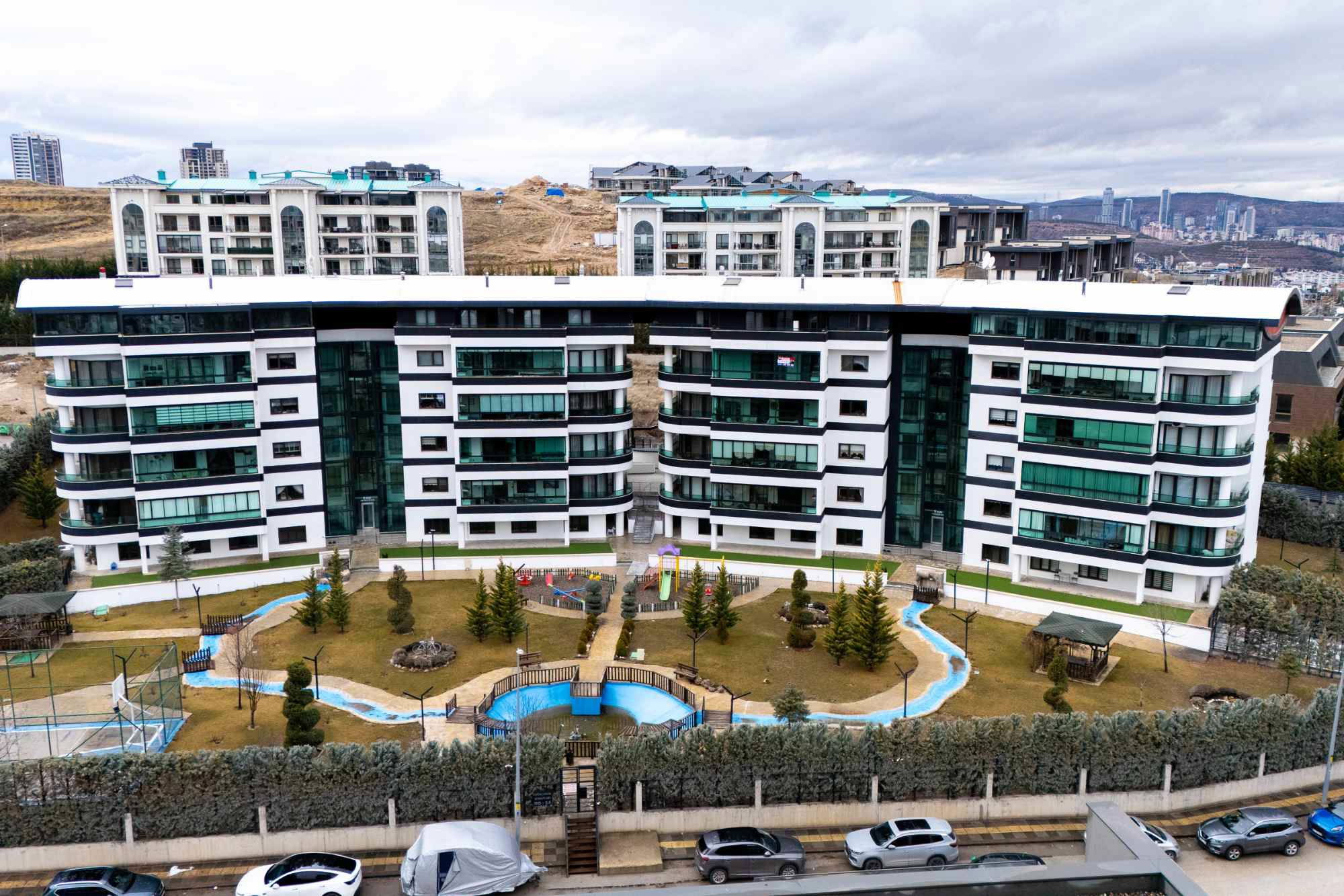 KUĞULU PARK SITESI'NDE SATILIK BOŞ 7+1 DUBLEKS DAIRE