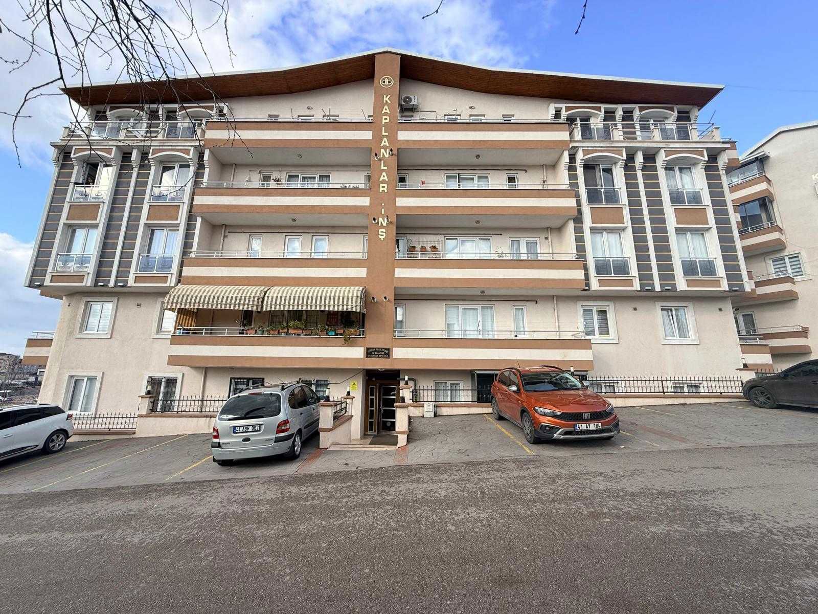 REMAX'DEN DERİNCE'DE SİTE İÇİ SATILIK 3+1 EĞİMSİZ ÇATI DUBLEX
