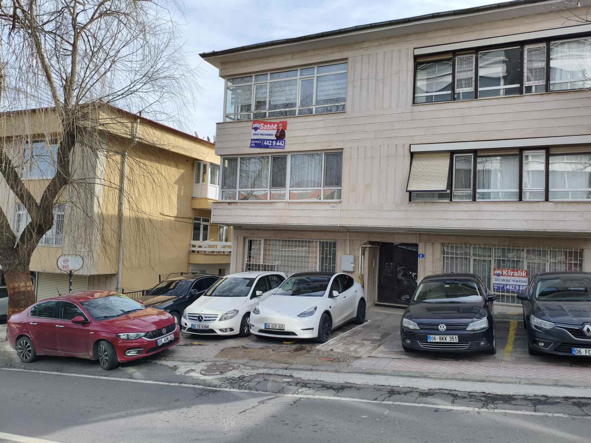 GOP'UN KALBINDE, PAPAZIN BAĞI MANZARALI 4+1 FIRSAT DAIRE