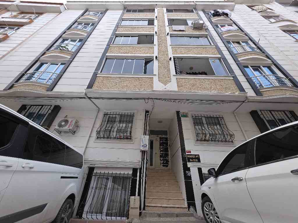 RE/MAX KAYA'DAN ESENYURTTA 3+1 FERAH DAİRE