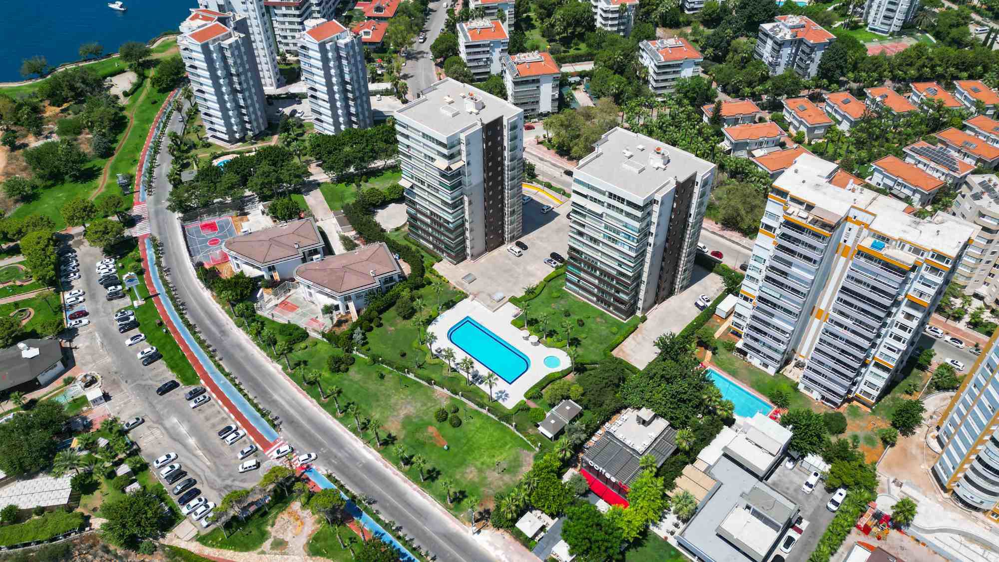 YALIYAR SİTESİ'NDE DENİZ MANZARALI 4+1 ARAKAT KİRALIK DAİRE
